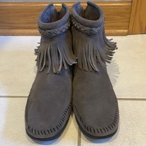 Minnetonka moccasin boot. Great condition